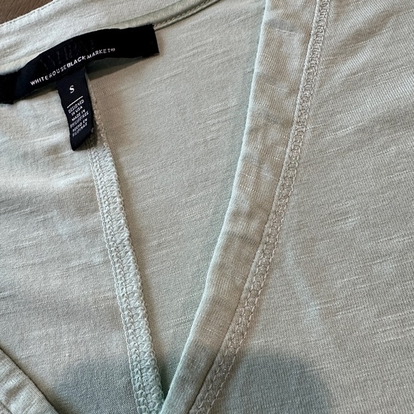 White House Black Market Mint Green Shimmer V-Neck Short Sleeve Top Size Small - Picture 10 of 10